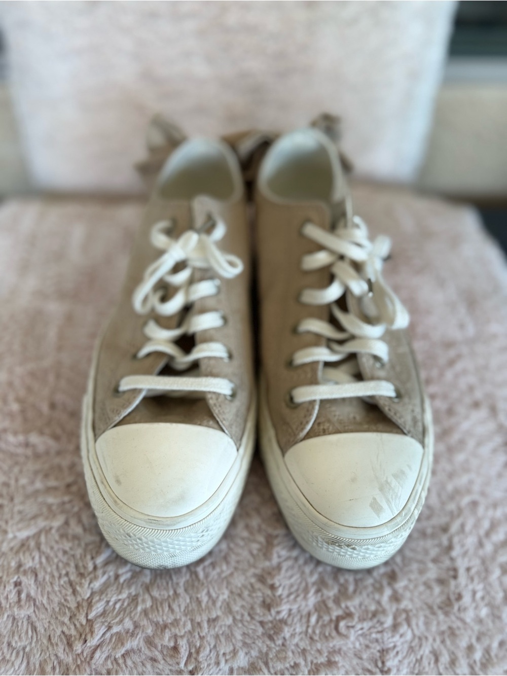 Converse Low-Top Sneakers in Beige and White
